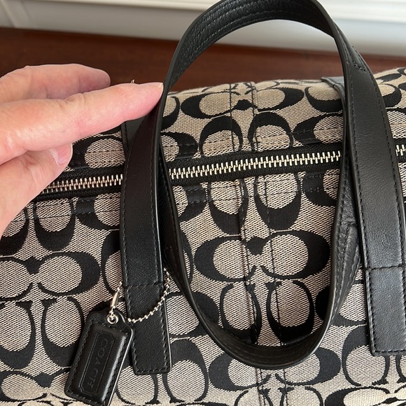 HADLEY SIGNATURE ZIP SATCHEL (COACH F31841)
SILVER/BLACK/WHITE/BLACK Preloved - Picture 9 of 11